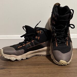 Under Armour Black and Tan Athletic Shoes